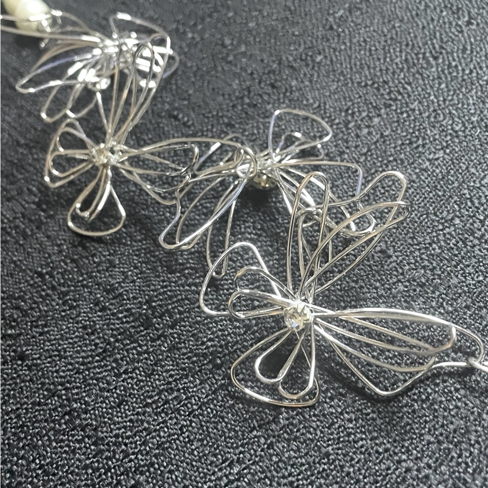 Faux Pearl & Silver Butterflies w/Rhinestone Necklace 16”-19” Extension NWOT - Picture 5 of 7